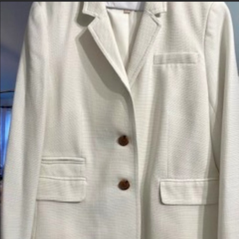 Beautiful White Classic Banana Republic Women’s Blazer size 14. Like New!